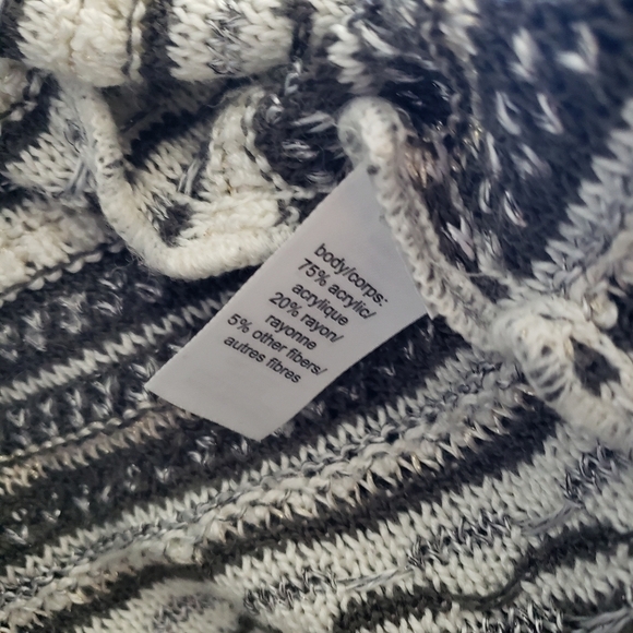 Maurices 2 2X Draped Front Sweater Cardigan Long Sister Cream Olive Green Layer - Picture 9 of 10